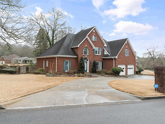 2nd image of 6013 Silver Lake Cir
