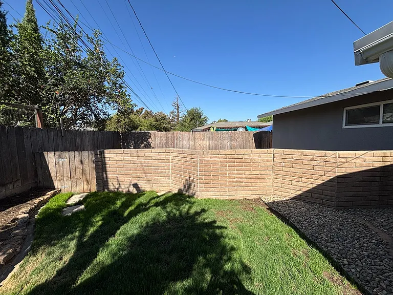 1903 W Fountain Way — Photo 18