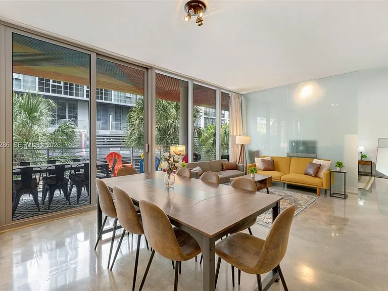 250 NW 24th St #2B — Photo 2