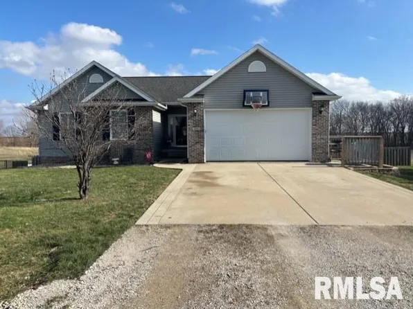 212 Hillcrest Dr, Mechanicsburg, IL 62545