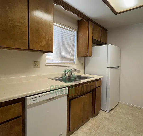 2201 Meadow Glen Dr — Photo 7