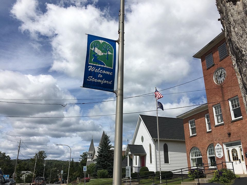 24 Main St Stamford NY Zillow