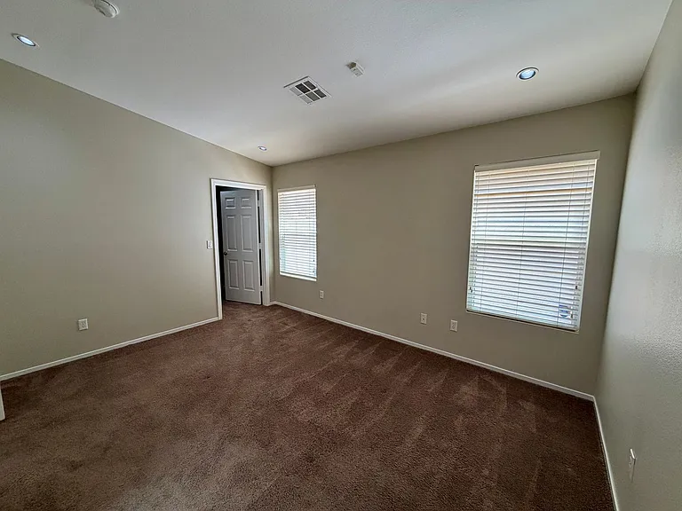 276 Heatherstone St — Photo 25