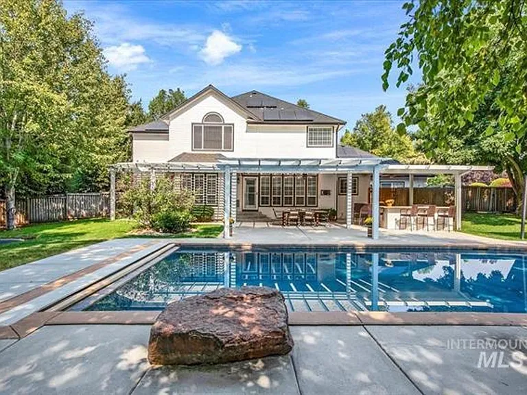 2259 N Sevenoaks Way — Photo 3