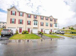 6 Yellow Rose Ln, Easton, PA 18045