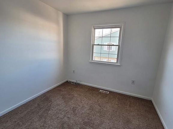 4th image of 2614 Heth Ct