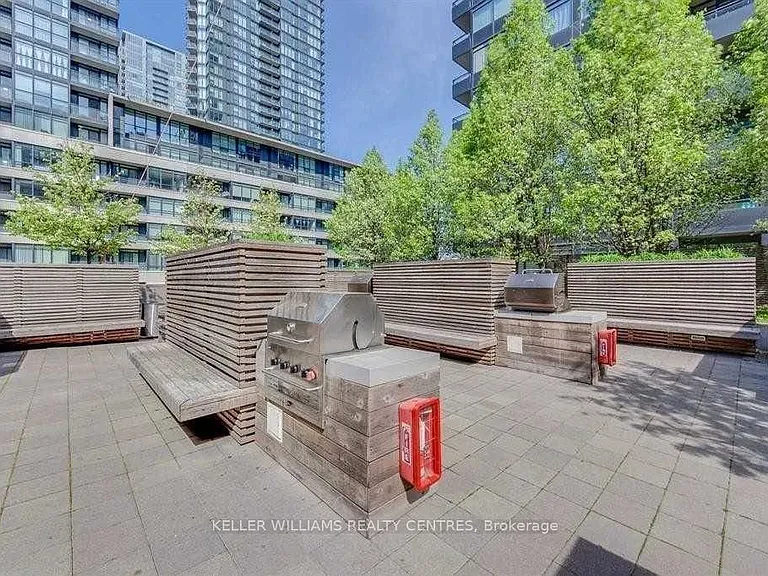 4 E Spadina Ave #K-1220 — Photo 17