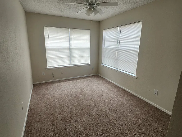 2423 Springmont Ct #2425 — Photo 10