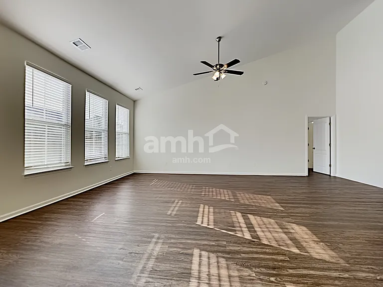 128 Satur Dr — Photo 7