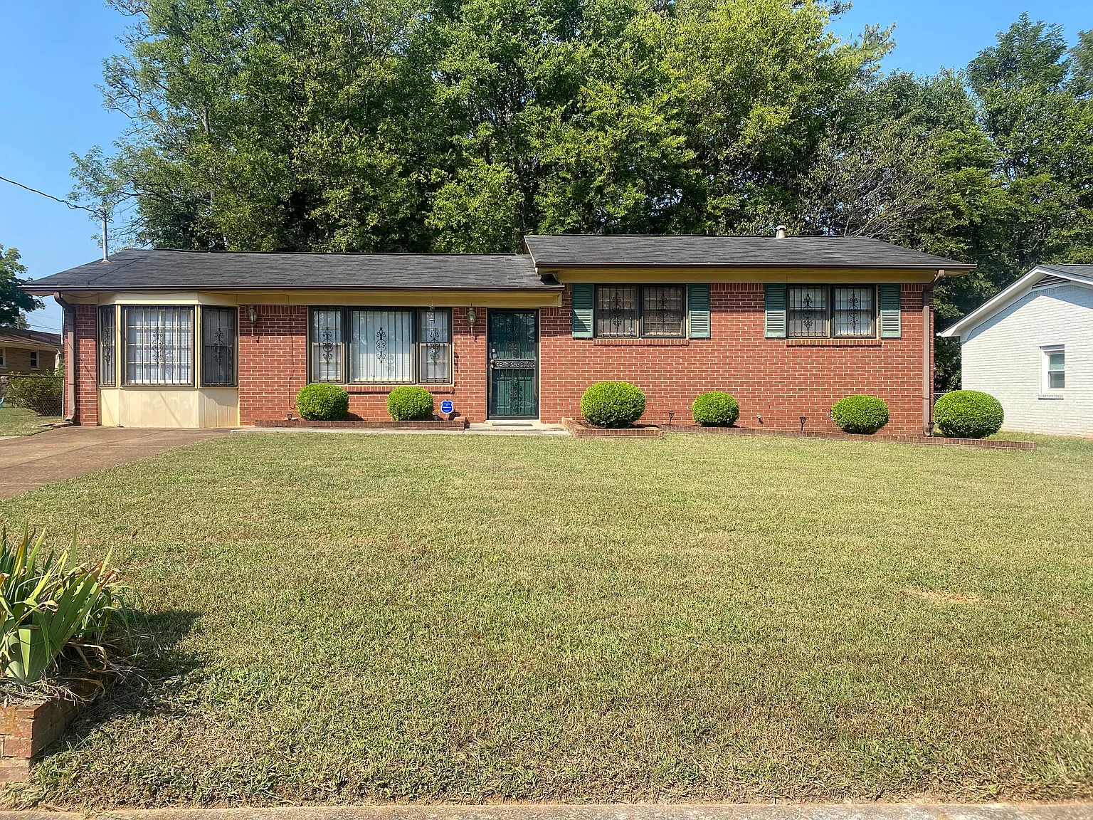 3 bed, 1.5 bath, 1300 sqft, $1,525 — Photo 1
