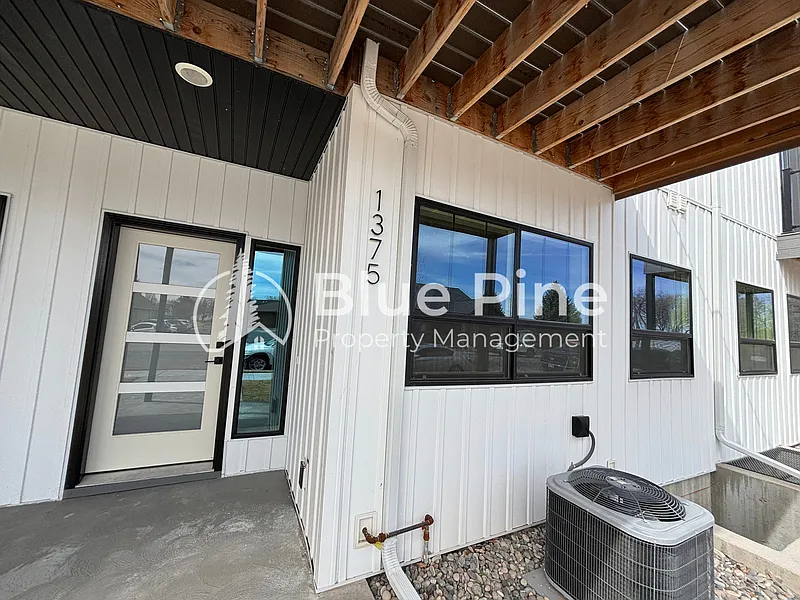 Building Photo - 1375 Latah Ave #1