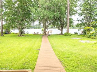 303 RILEY LAKE Drive, Hawthorne, FL 32640