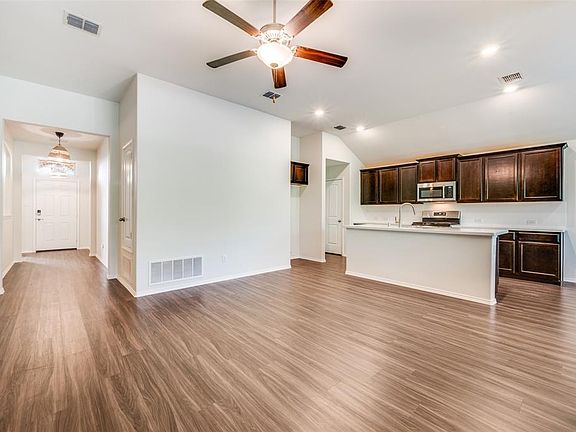 5th image of 2070 Alamandine Ave