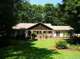 725 Amanda Dr, Matthews, NC 28104