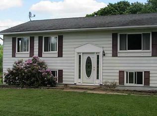 204 Fleming Rd, Grove City, PA 16127