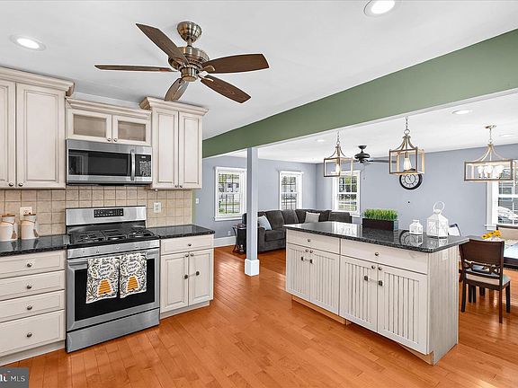 3rd image of 161 Margate Dr