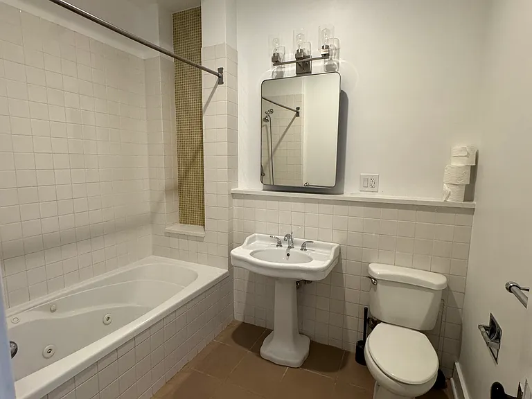 1467 W Huron St #1 — Photo 19