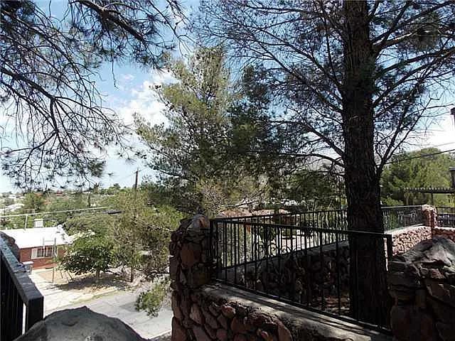 504 E University Ave — Photo 2