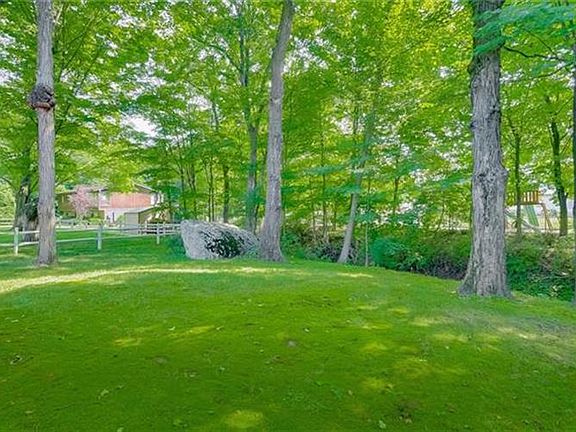 5th image of 15 Farm Ct