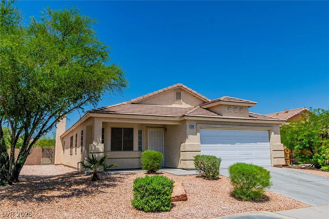 4 bed, 2.0 bath, 1700 sqft, $2,095 — Photo 2