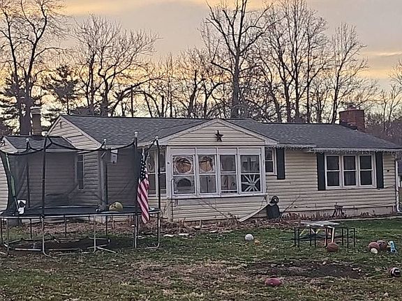 3rd image of 27 1st Ave
