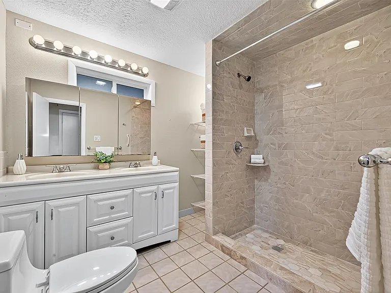 4628 Roseneath Dr #A — Photo 8