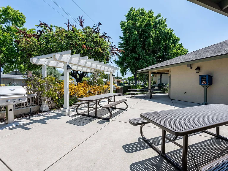 Encina Meadows — Photo 17
