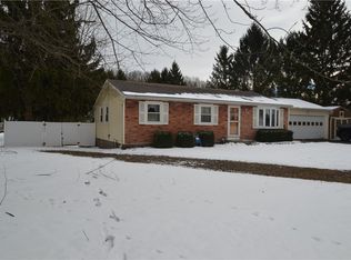 2328 Timberline Dr, Macedon, NY 14502