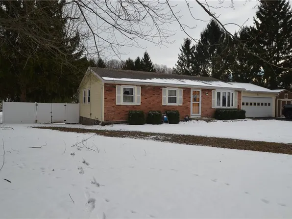 2328 Timberline Dr, Macedon, NY 14502