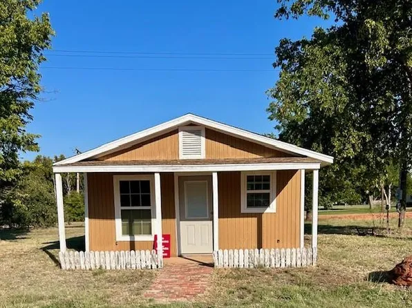 801 N Dena St, Cordell, OK 73632