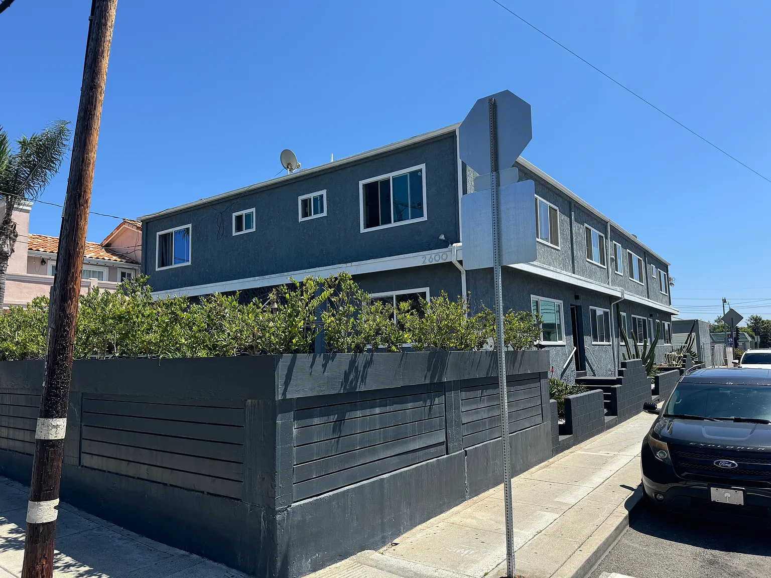 2 bed, 796 sqft, $3,250 — Photo 2