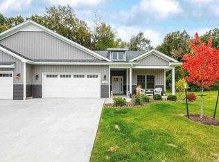 1307 Heights Ct, Bettendorf, IA