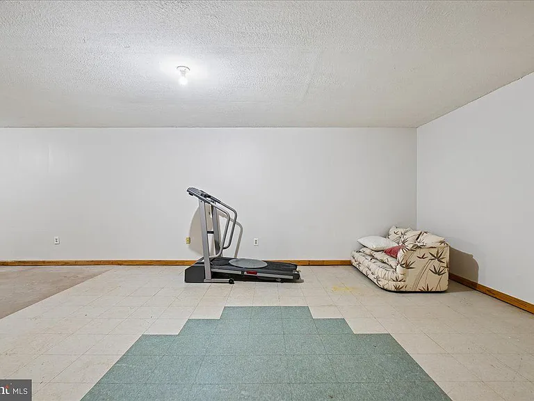 13245 Croom Rd — Photo 45