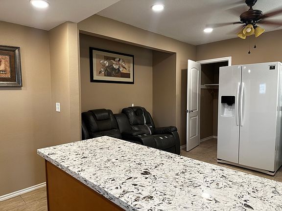 5th image of 1838 Mentone Blvd #B