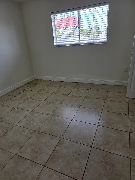 3 bed, 1080 sqft, $2,400 — Photo 4