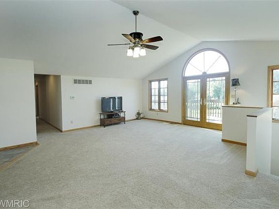 4th image of 15152 S 33rd St
