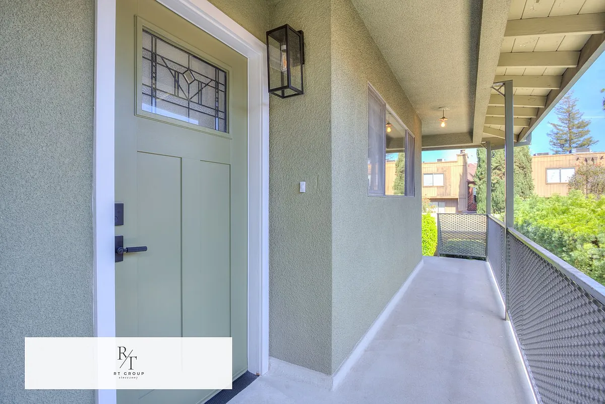 Building Photo - 1032 S Golden West Ave #C