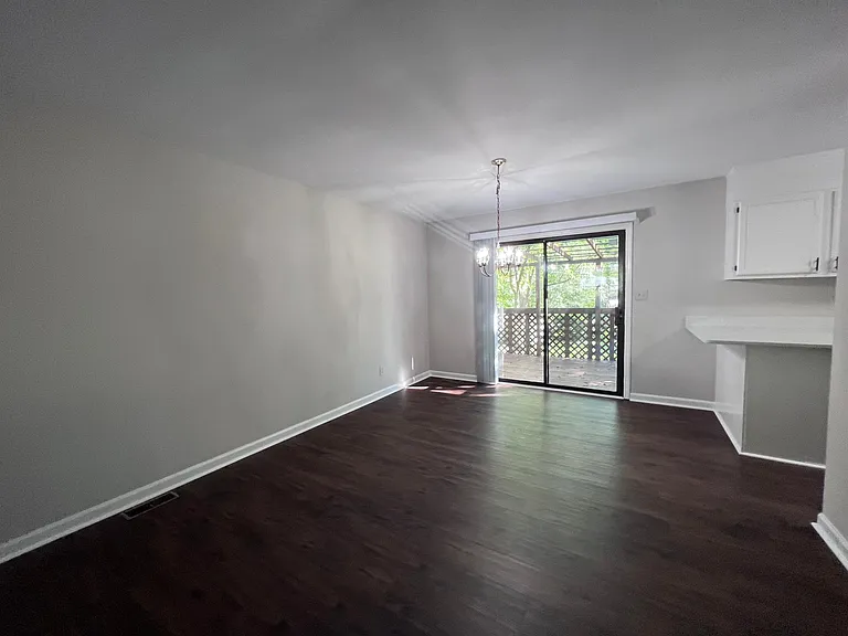 309 Elmhurst Ave — Photo 6