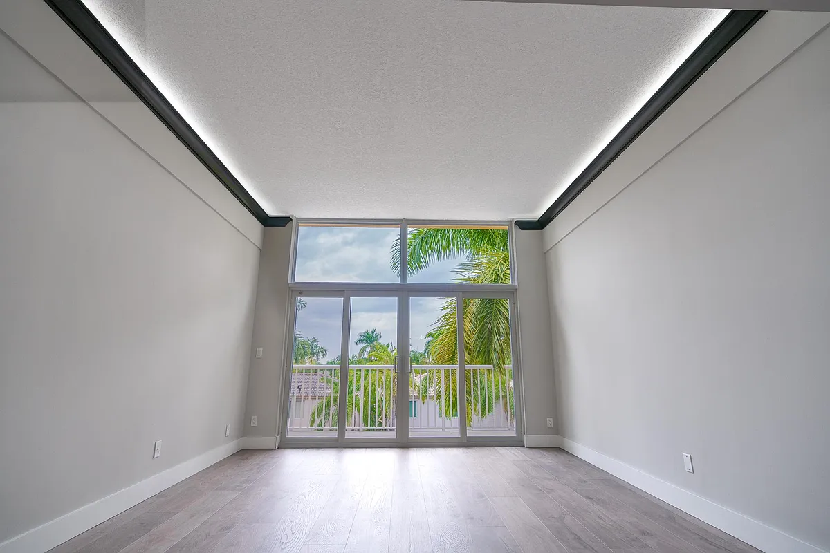 Photo 2 of 17 - 1450 SE 3rd Ave #409 - Dania Beach, FL Dimmable cove lighting - 1450 SE 3rd Ave #409