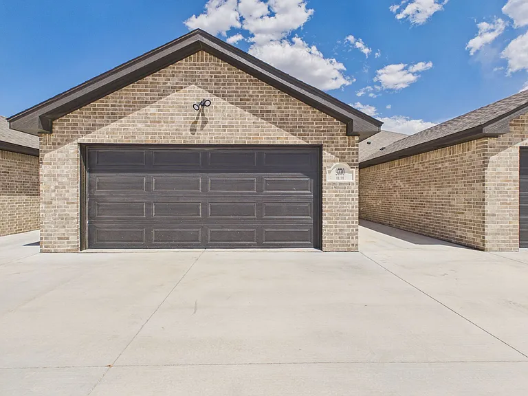 9770 Elite St — Photo 1