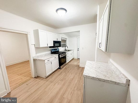 4th image of 302 E 23rd St