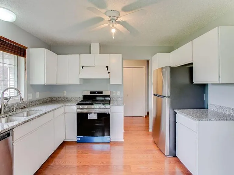 5410 Hyland Greens Dr — Photo 3