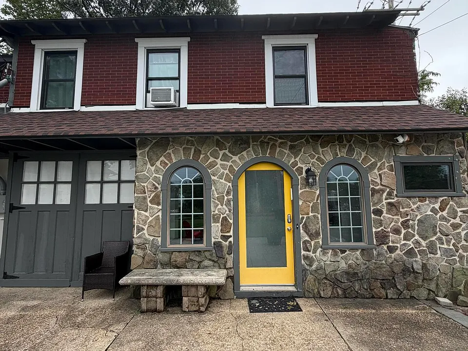 406 Lake Dr