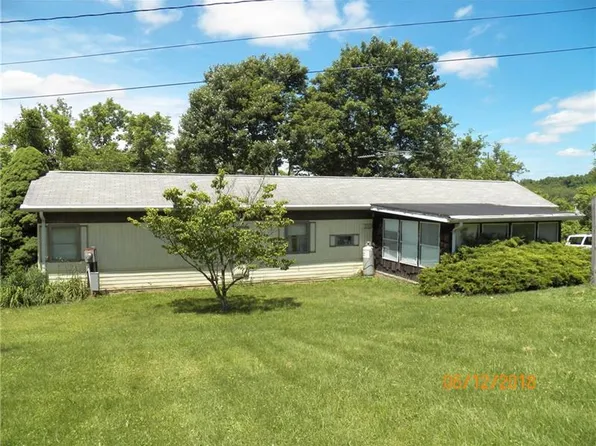 120 Lukovich Dr, Jeannette, PA 15644
