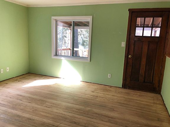 3rd image of 6 Rogers Ln