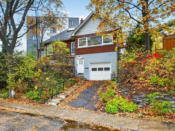 11 Kippewa Dr #A, Ottawa, ON K1S 3G3