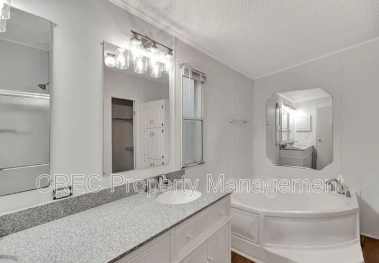 405 Vine St — Photo 13