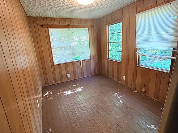 5th image of 2723 Meadow Ave
