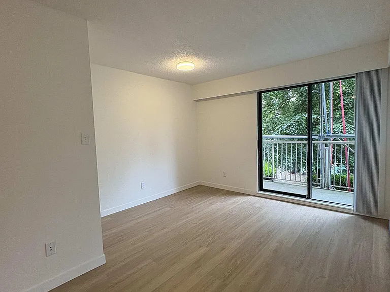 814 4th Ave — Photo 9