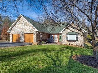 910 Belvidere Ln, Morganton, NC 28655